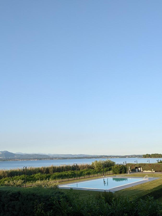 Vista - Lake & Pool 西尔米奥奈 外观 照片